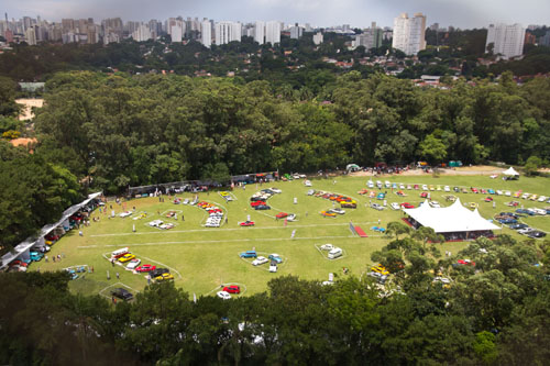 1º Clássicos Brasil premia carros antigos nacionais