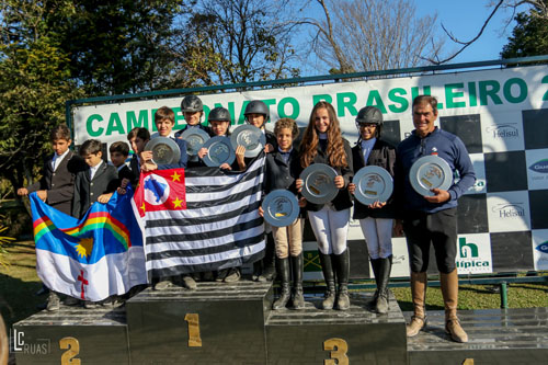 Santamarenses Daneli e Gabi integram equipe campeã Pré-mirim no Brasileiro 2016