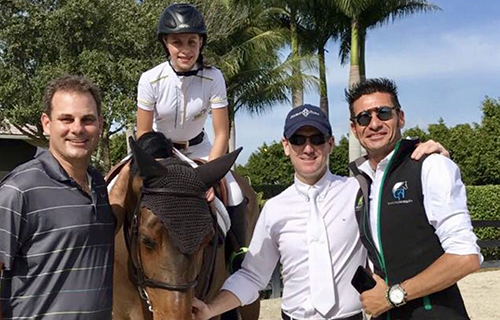 Dani Miron compete com cavalos de McLain Ward no Winter Equestrian Festival