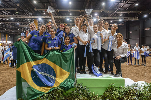 Volteadores do CHSA Nicolas Martinez, Clara Zweres e Olivia Bicudo brilham na Argentina