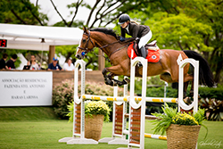 Daniela Aquino vence a 1.30m e Fernanda Pereira, a 1.10m, no Haras Larissa