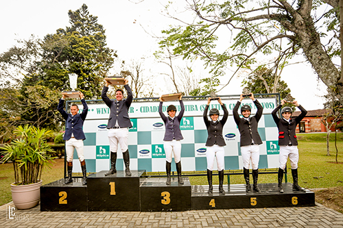 Zé Reynoso não dá chances aos adversários no Curitiba Winter Tour