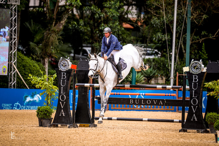 Zé Roberto Reynoso fatura 1ª prova Internacional no CSI D´ezembro e Andrea Muniz é 6ª